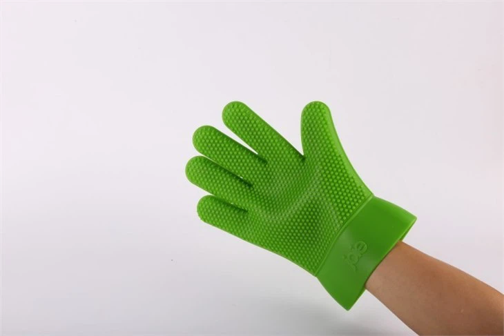 green oven glove